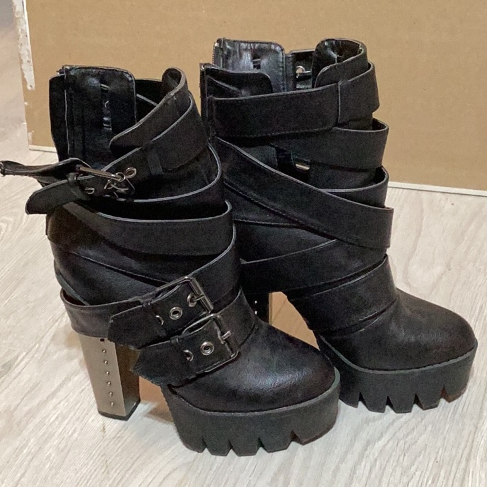 Bumper Platform Boots